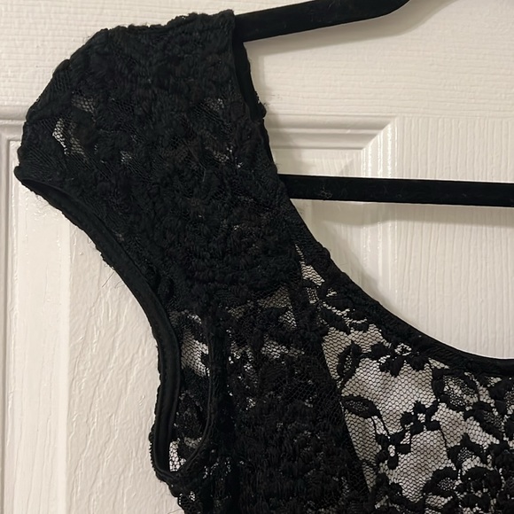 Boutique Sexy High Low Lace tunic - Picture 2 of 8